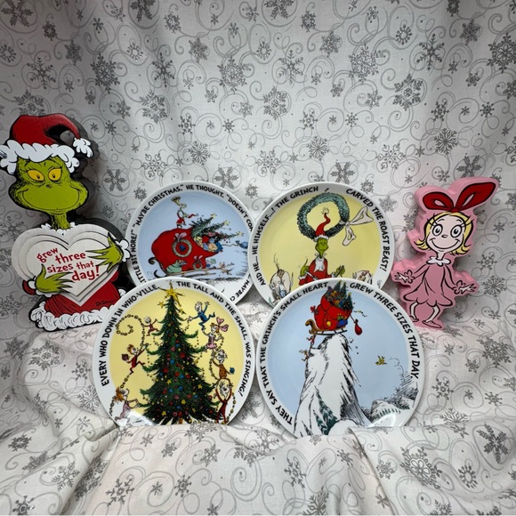 The Grinch Other - The Grinch Who Stole Christmas 65th Anniversary 2022 Small/Salad/App Plates